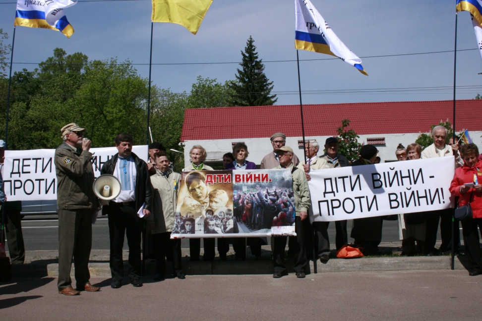 Діти війни - проти війни під посольством Російської Федерації.