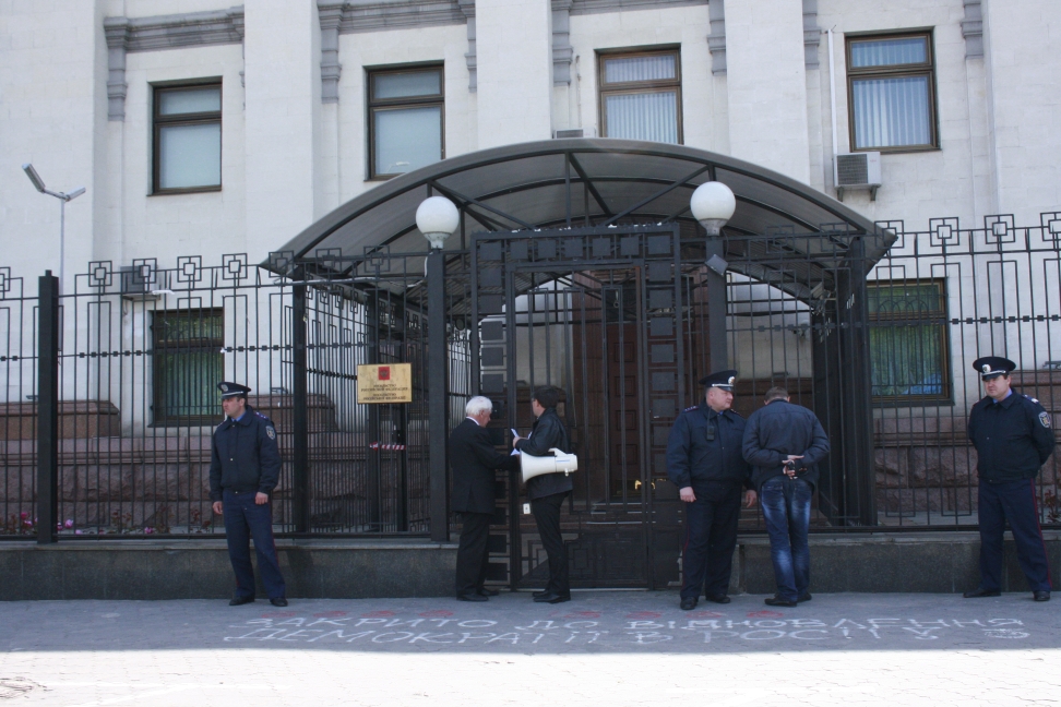 Діти війни - проти війни під посольством Російської Федерації.